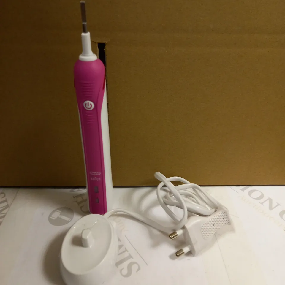 ORAL B BRAUN SERIES ELECTRIC TOOTHBRUSH