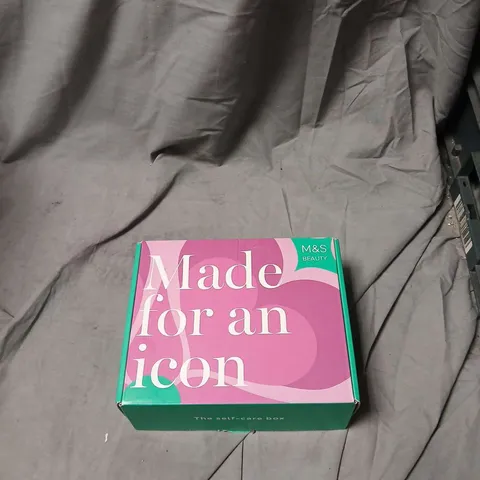 M&S BEAUTY MADE FOR AN ICON SELF-CARE BOX GIFT SET