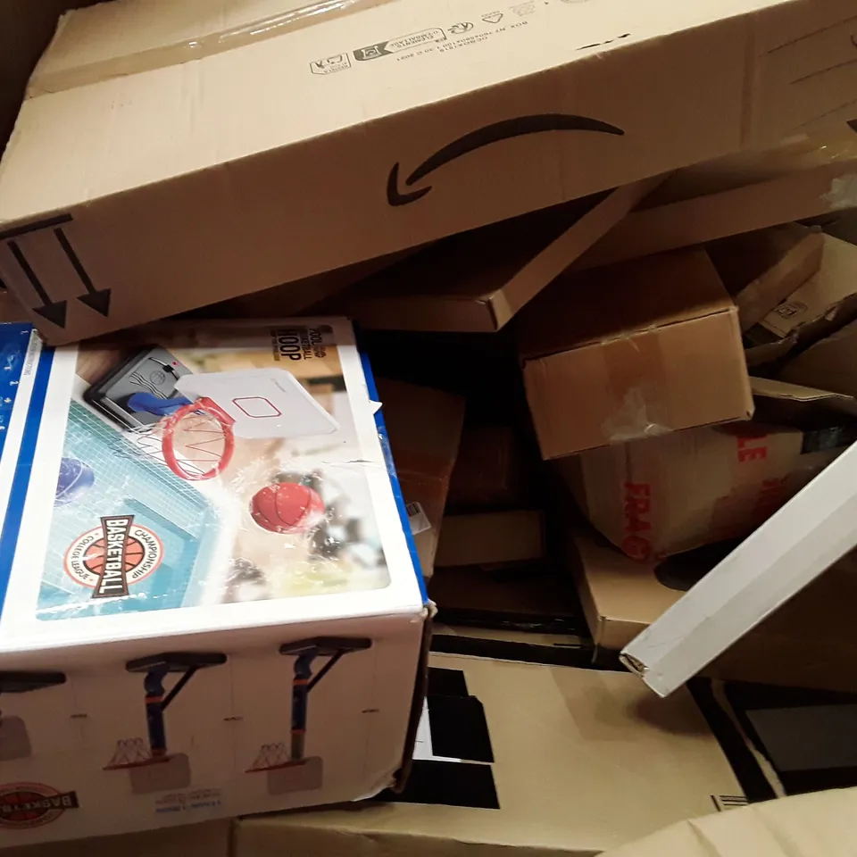 PALLET TO CONTAIN AN ASSORTMENT OF HOUSEHOLD ITEMS TO INCLUDE COLLAPSIBLE AUTO TABLE, SACK TROLLEY, FOLDING CLOSET ORGANISER AND KIDS BASKET BALL HOOPS ECT