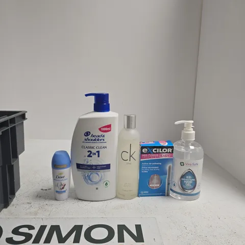 TOTE OF APPROXIMATELY 10 ASSORTED ITEMS INCLUDING VIRA SAFE HAND GEL, EXCILOR NAIL FUNGUS TREATMENT AND CK ONE BODY WASH