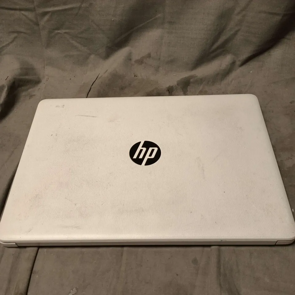 HP LAPTOP IN WHITE