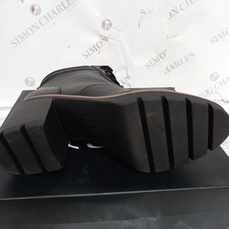 NATURALIZER JAGGER BLACK HEELED BOOT - UK SIZE 6