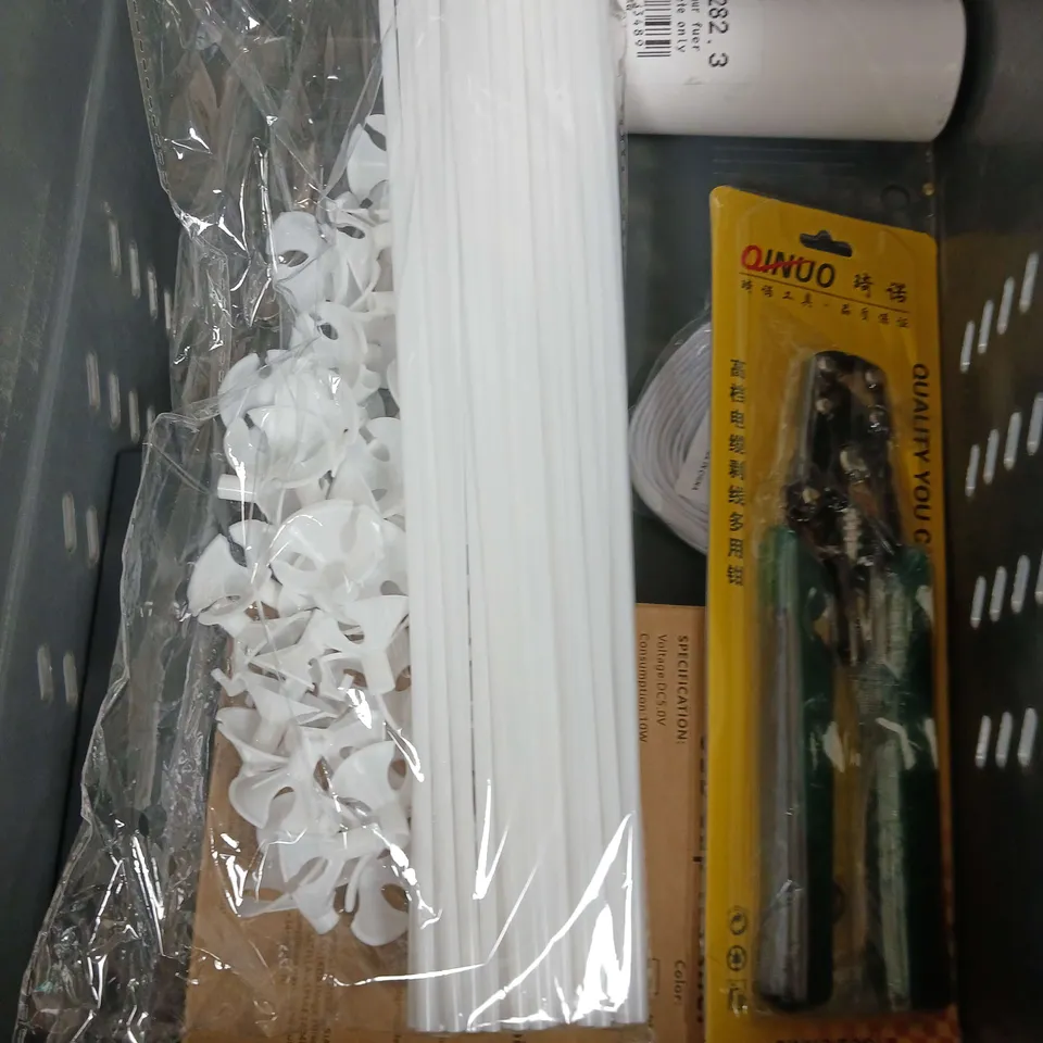 APPROXIMATELY 15 ASSORTED HOUSEHOLD ITEMS TO INCLUDE - DETTOL SURFACE CLEANSER - MAGNET PAINT - BLADE TAR & GLUE REMOVER - ETC - COLLECTION ONLY