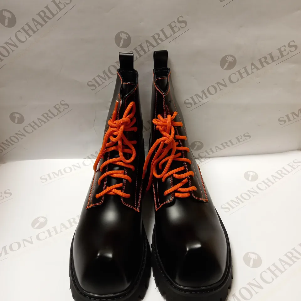 DESIGNER KOI VEGAN BOZO ORANGE AND BLACK FORK TOE BOOTS SIZE 7 