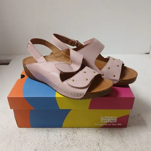 ADESSO WOMEN'S PINK SANDALS - 7