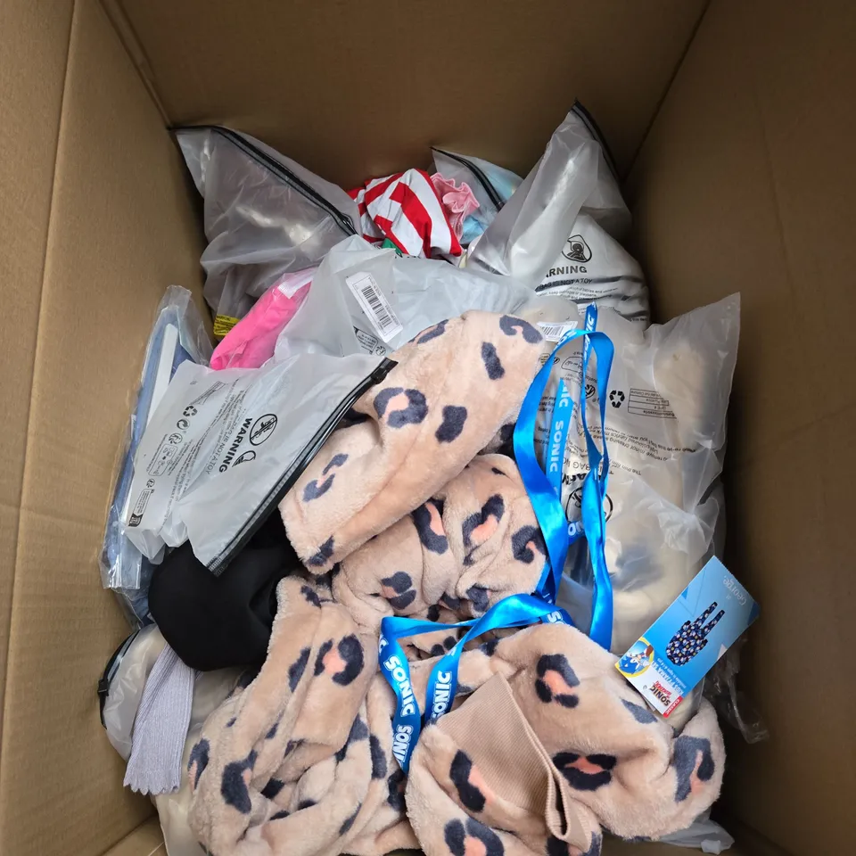 BOX OF APPROXIMATELY 30 ASSORTED KIDS CLOTHING ITEMS TO INCUDE - PYJAMAS, TOPS, JEANS, ETC