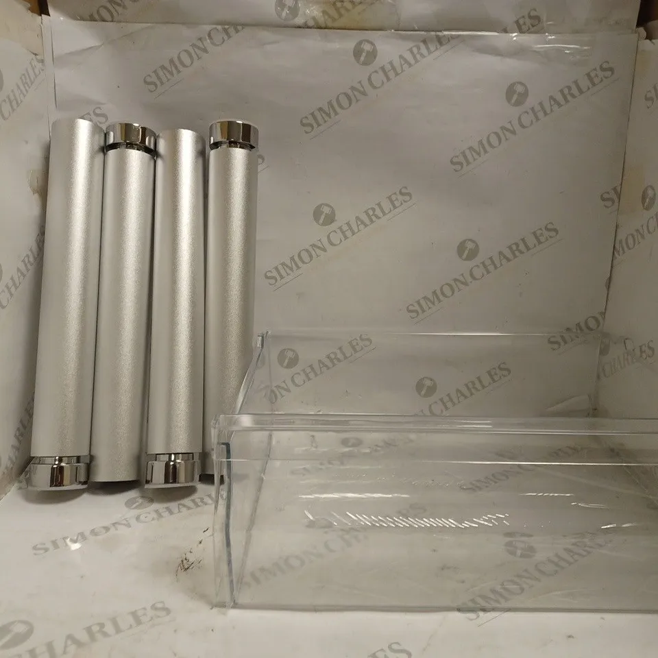 BOX OF 4 ASSORTED ITEMS TO INCLUDE A SMALL PLASTIC WASTE BIN, BOOSTER CUSHION, ETC. 