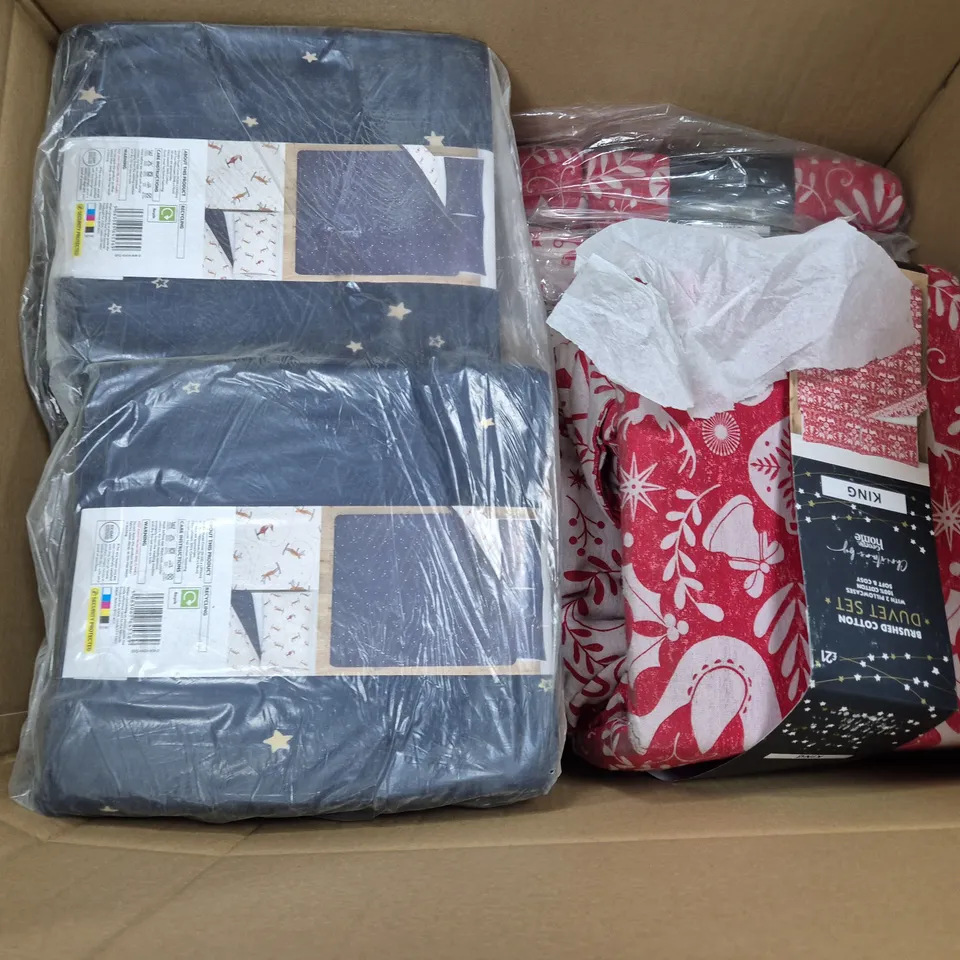 BOX OF APPROXIMATELY 12 ASSORTED BEDDING & SOFT FABRICS ITEMS TO INCLUDE - DUVET SET - 2 PILLOWCASES ETC. 
