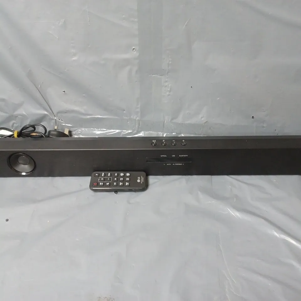 LG SOUND BAR WITH REMOTE CONTROL