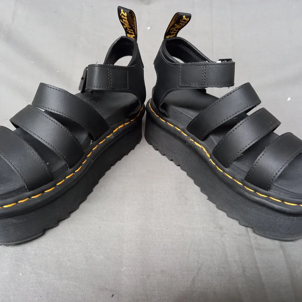 PAIR OF DR MARTENS PLATFORM OPEN TOE SANDALS IN BLACK UK SIZE 5