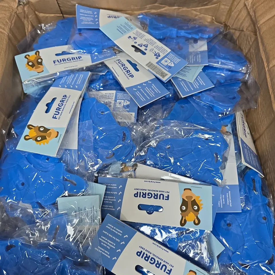 APPROXIMATELY 140 FURGRIP LAUNDRY PET HAIR REMOVERS - HORSE