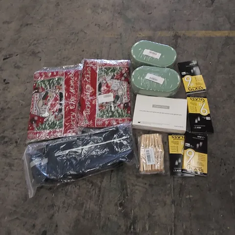 PALLET OF ASSORTED HOUSEHOLD ITEMS AND CONSUMER PRODUCTS. INCLUDES LUNCH BOXES, SCREEN PROTECTORS, DECOR ITEMS ETC