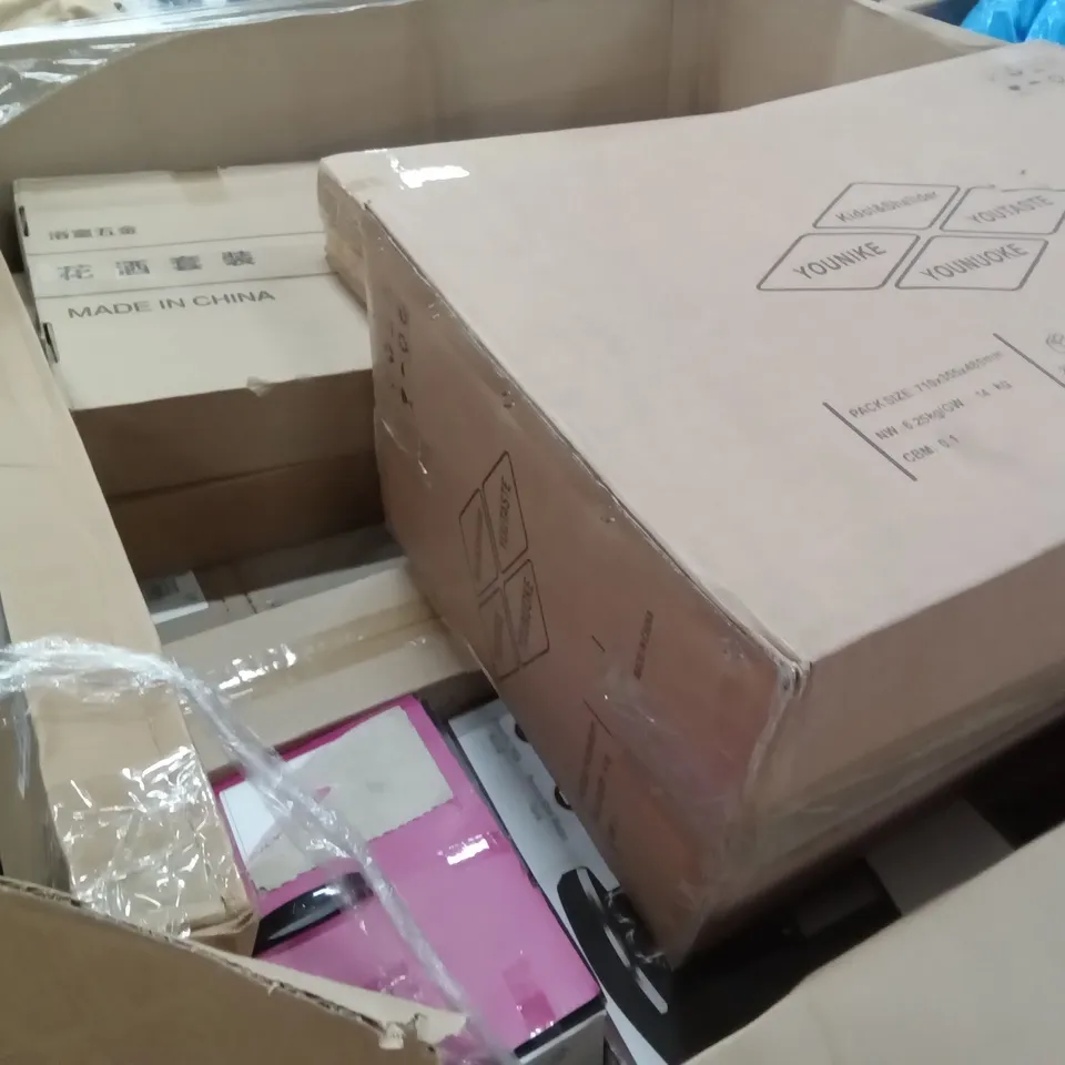 PALLET OF ASSORTED ITEMS INCLUDING WAYBETTA BATH CADDY, HOMIDEC DESK, CREEKWOOD TOSCANA WALL MIRROR, GARDENJOY 6FT FOLDING TABLE, MASERTOP WAREHOUSE DESK, BONSEN KITCHEN PROFESSIONAL ESPRESSO MACHINE