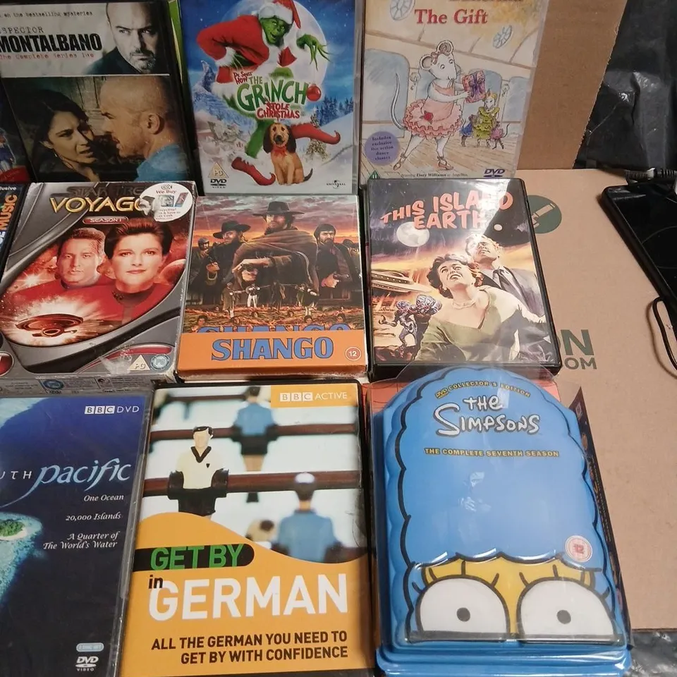 APPROXIMATELY 24 ASSORTED DVD & BLU-RAY AND BOX SETS