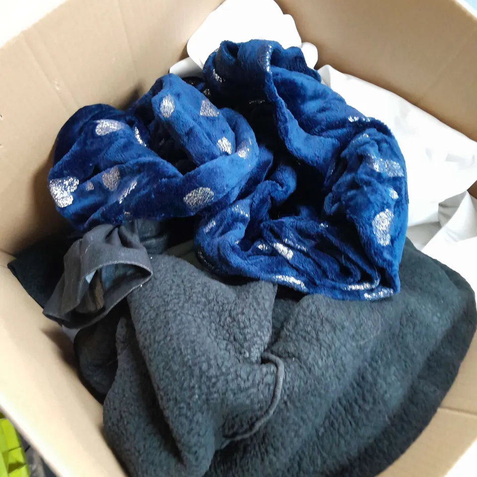 10 ASSORTED CLOTHING ITEMS TO INCLUDE TOPS, DRESSES IN VARIOUS SIZES AND COLOURS