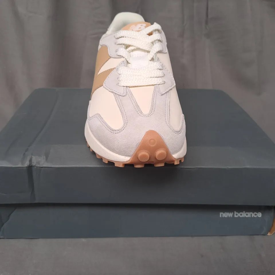 BOXED PAIR OF NEW BALANCE 327 SHOES IN WHITE/STONE/TAN UK SIZE 6