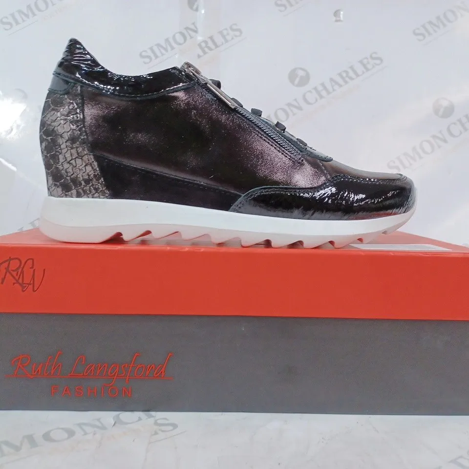 BOXED PAIR OF RUTH LANGSFORD WEDGE TRAINERS IN BLACK SIZE 5