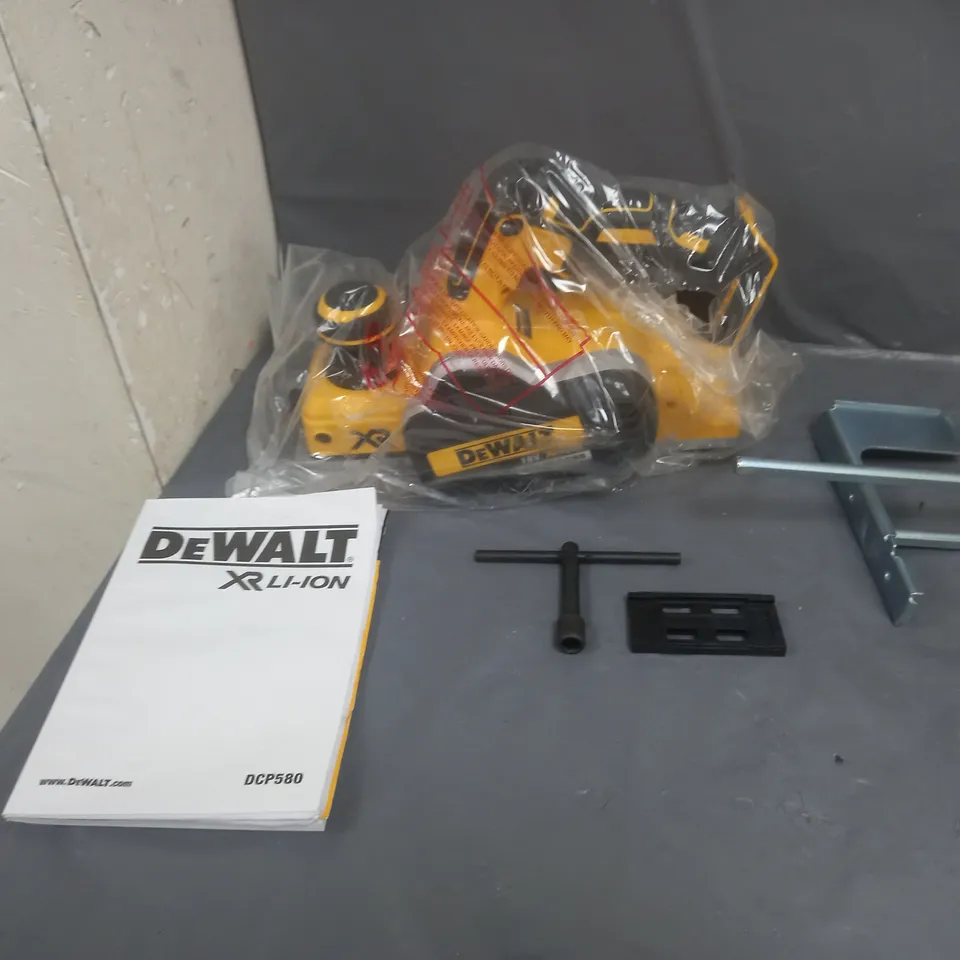 BOXED DEWALT XR BRUSHLESS 18V LITHIUM ION - DCP580N 