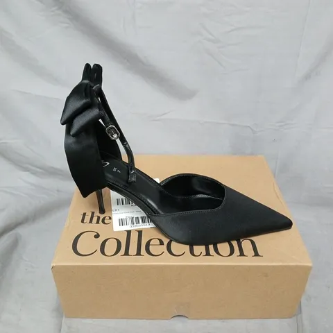 COURT SHOE BLACK UK SIZE 7