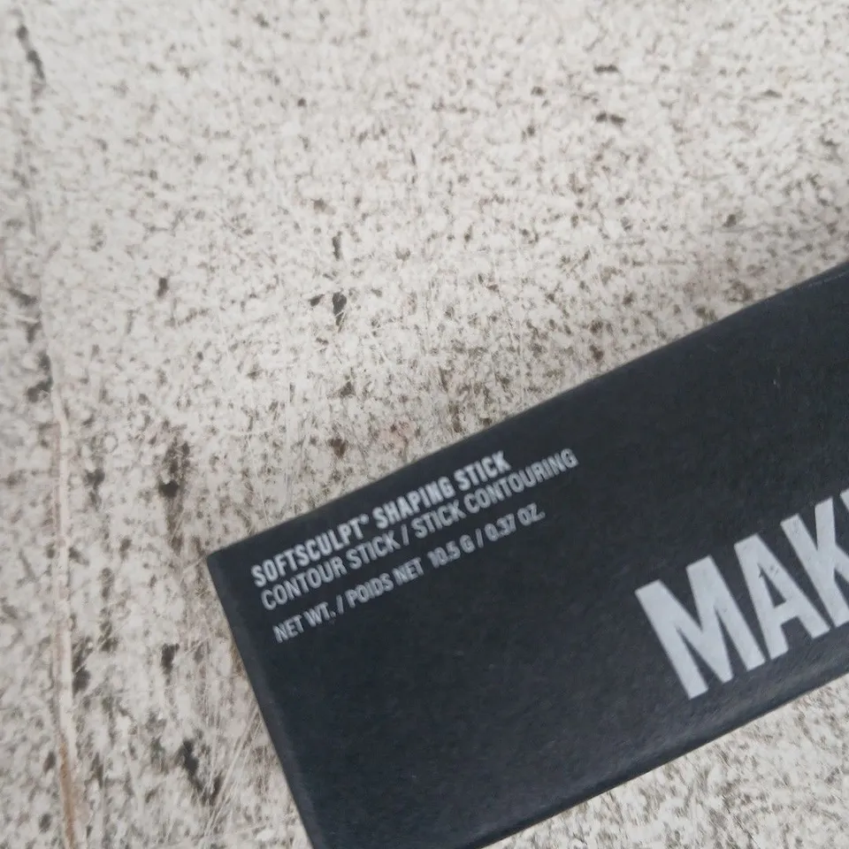 MAKEUP BY MARIO SHAPING STICK – MEDIUM CONTOUR (BOXED)