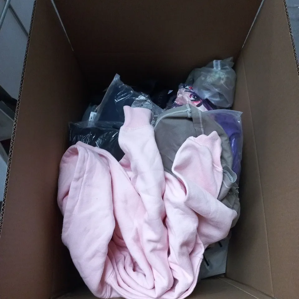 BOX OF APPROXIMATELY 30 ASSORTED ITEMS IN VARIOUS COLOURS, SIZES AND STYLES