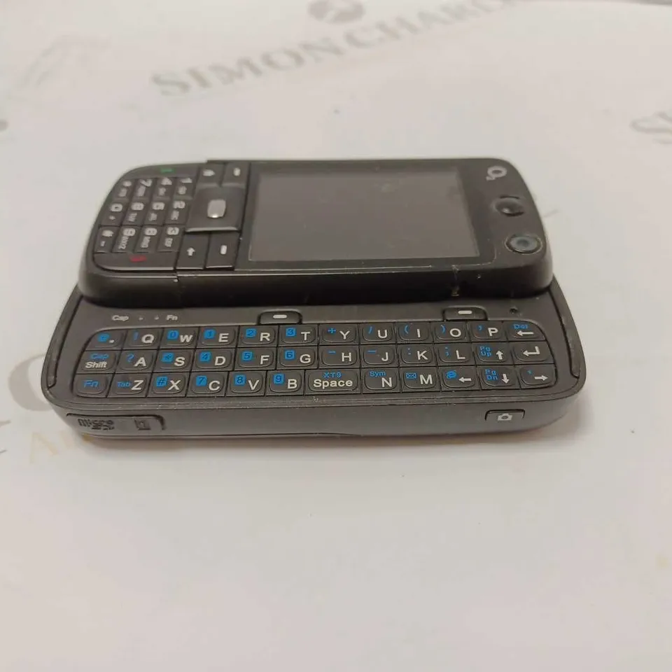 O2 BLOCK PHONE WITH KEYBOARD 