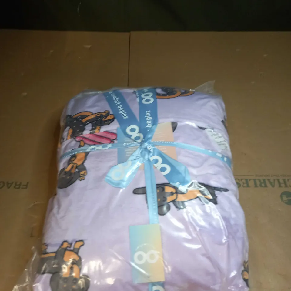 FLEECED HOODED BLANKET