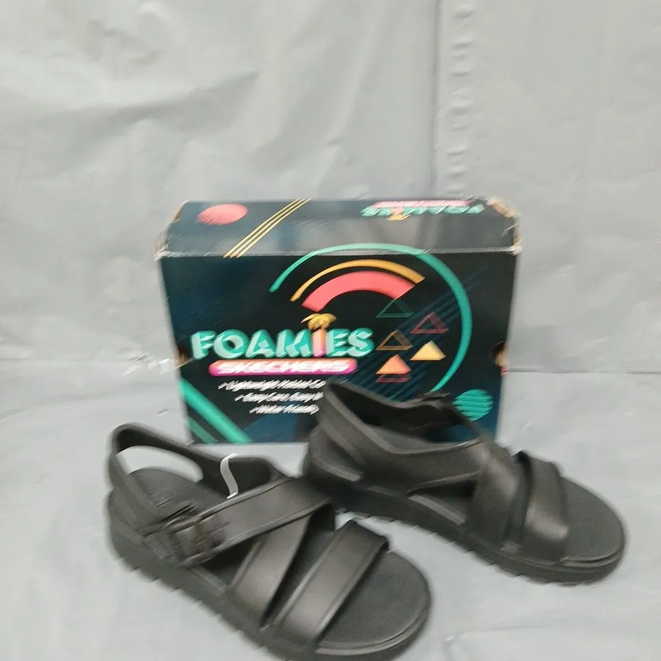 BOXED PAIR OF FOAMIES SKETCHERS SANDAL UK 6 