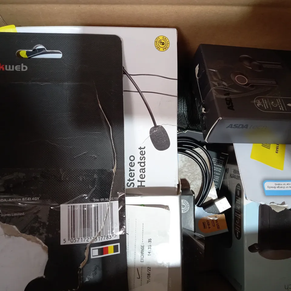 LOT OF APPROXIMATELY 20 ASSORTED HOUSEHOLD ITEMS TO INCLUDE BLACKWEB SYNC AND CHARGE CABLE, BLACKWEB HDMI CABLE, ASDA TECH USB-A TO USB-C CABLE, ETC
