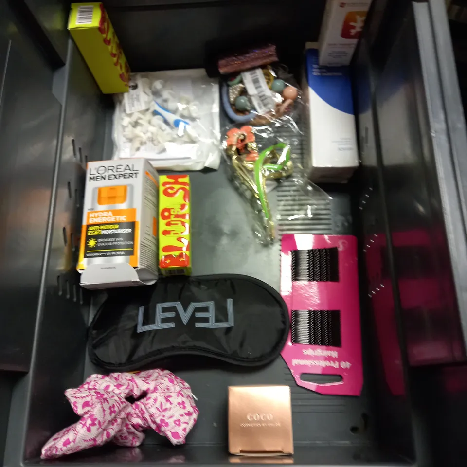 LOT OF HOUSEHOLD ITEMS TO INCLUDE ELECTRIC SHAVER, ETC