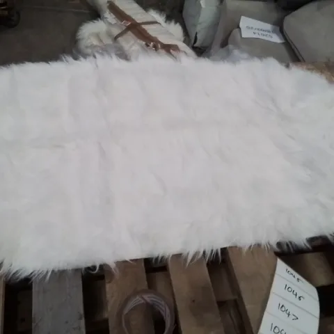 QUALITY DESIGNER AREA RUG APPROXIMATELY 115X60CM