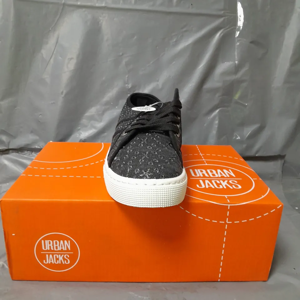 URBAN JACKS LADIES PALM SPRINGS TRAINERS BLACK SIZE 5