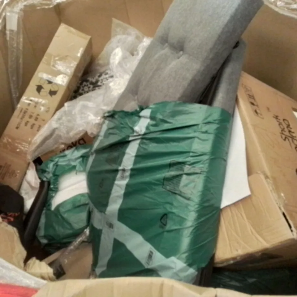 PALLET OF ASSORTED ITEMS INCLUDING CHEESE BOARD SET, ROLLER BLIND, TOILET SEAT, FOLDING CAMPING CHAIR