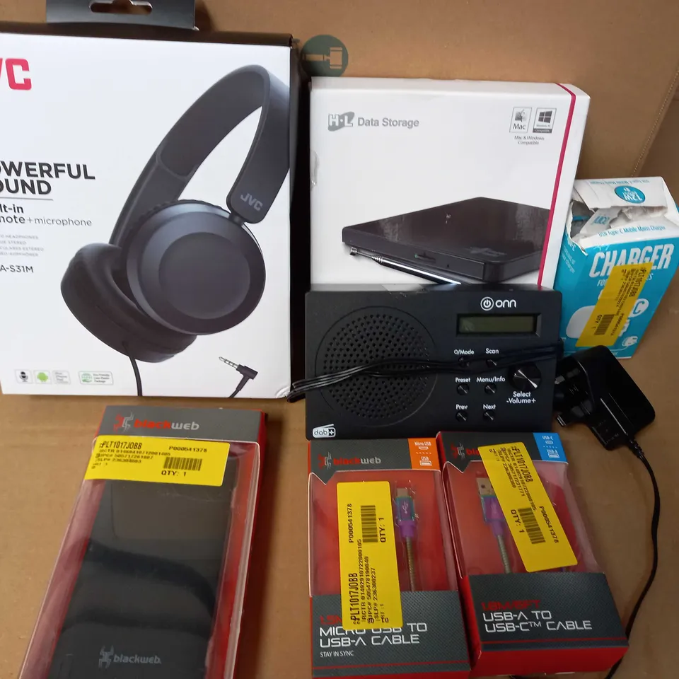BOX OF MISCELLANEOUS JVC, BLACKWEB AND OTHER MAKES OF HEADPHONES, CHARGING CABLES AND POWERBANKS