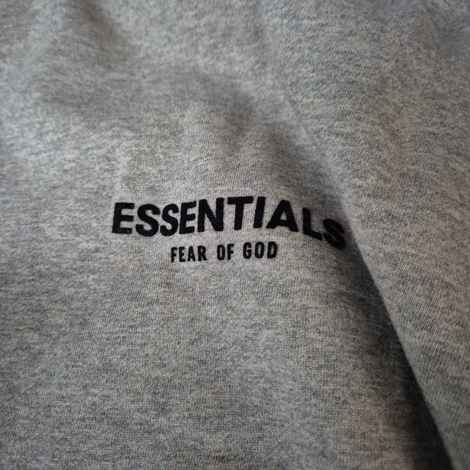 FEAR OF GOD ESSENTIALS HOODIE – GREY MARL, SIZE M