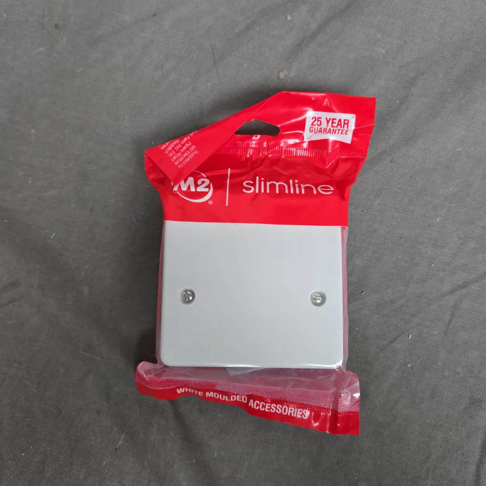 BOX OF APPOXIMATELY 10 M2 SLIMLINE 45A COOKER CONNECTION UNIT 1010-210