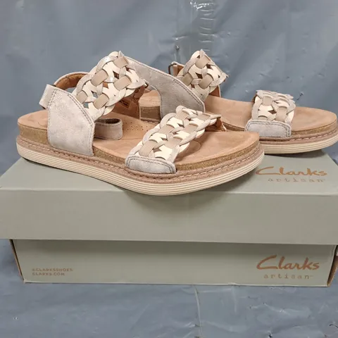 BOXED PAIR OF CLARKS ARTISAN ARWELL GLIDE SANDALS IN METALLIC/MULTI SIZE 6