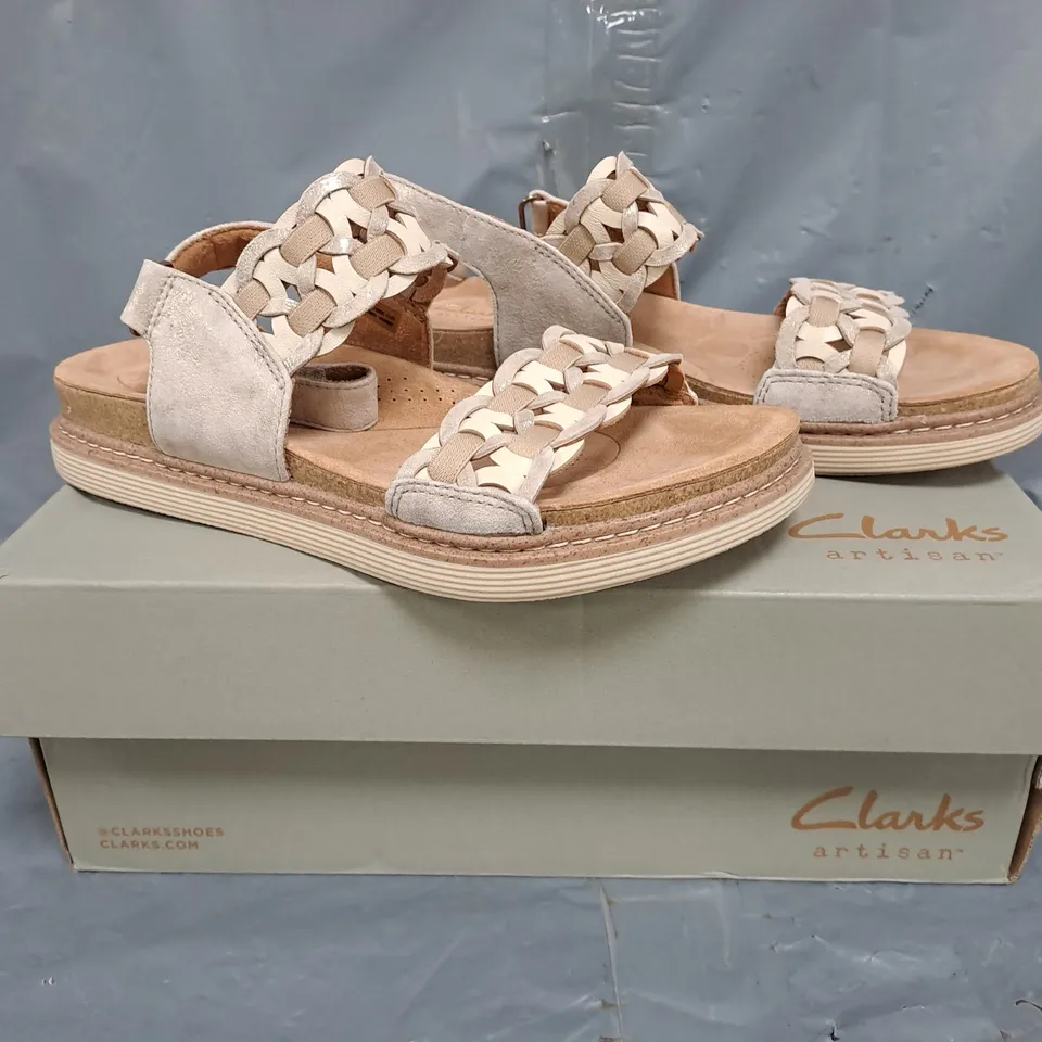 BOXED PAIR OF CLARKS ARTISAN ARWELL GLIDE SANDALS IN METALLIC/MULTI SIZE 6