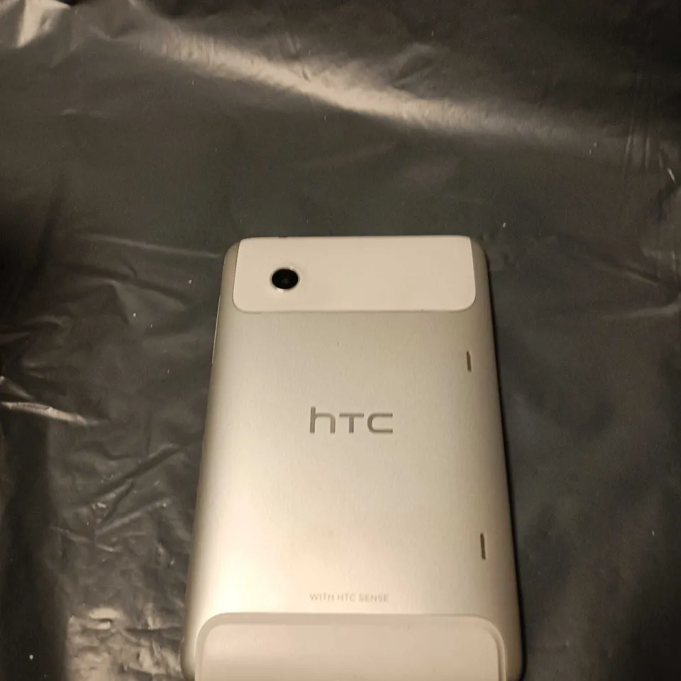 HTC TABLET  – SILVER BACK WITH WHITE CAMERA MODULE 