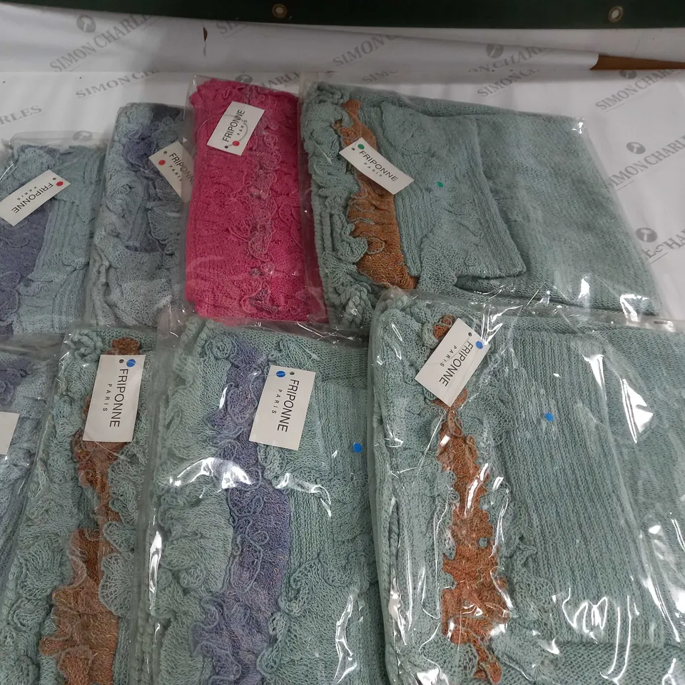 LOT OF 8 ASSORTED KNITWEAR CLOTHING ITEMS - VARIOUS SIZES