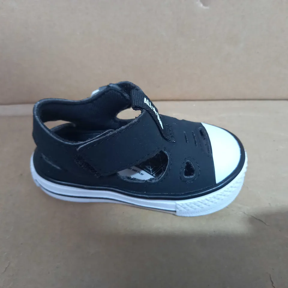 BOXED PAIR OF DESIGNER BABY SHOES IN THE STYLE OF CONVERSE UK SIZE 3
