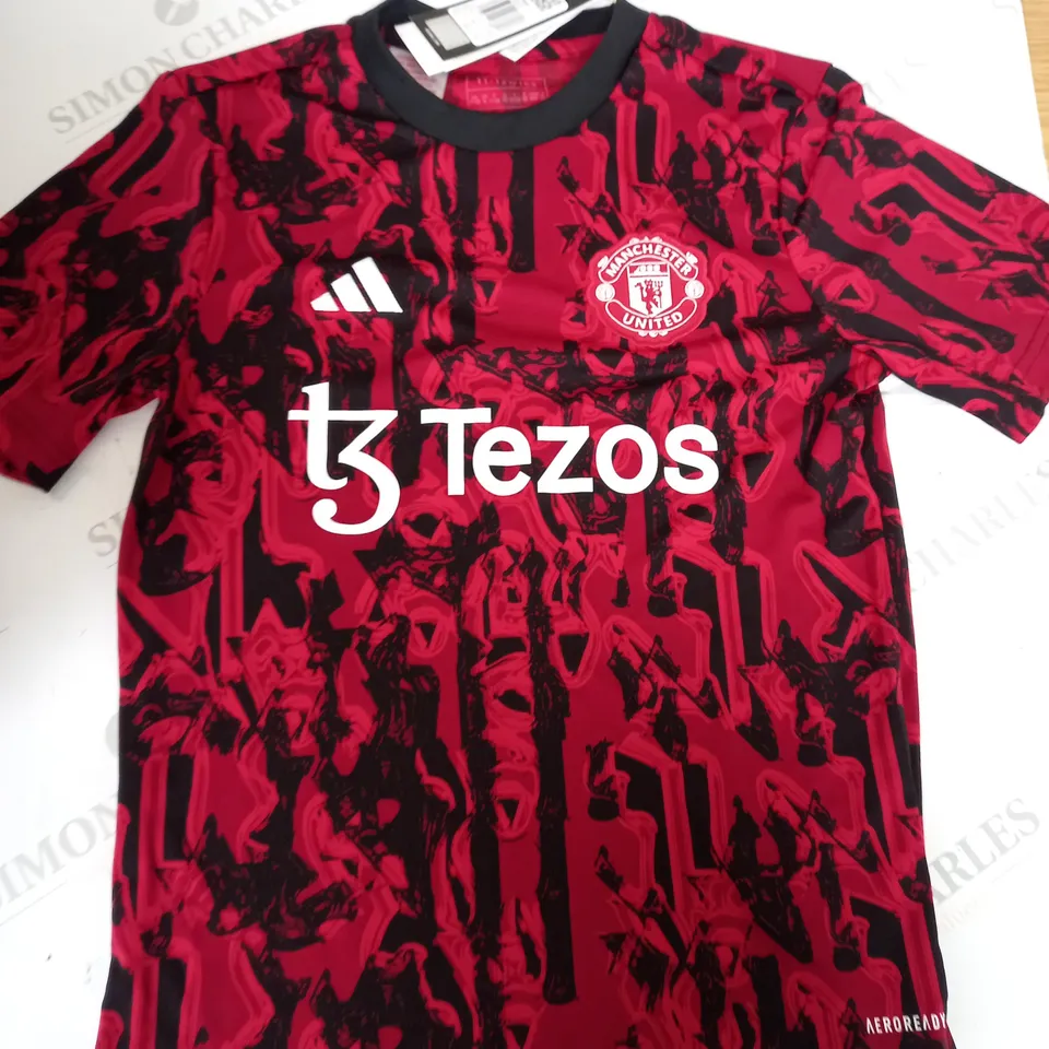 MANCHESTER UNITED FC TRAINING SHIRT SIZE 11-12 YEARS