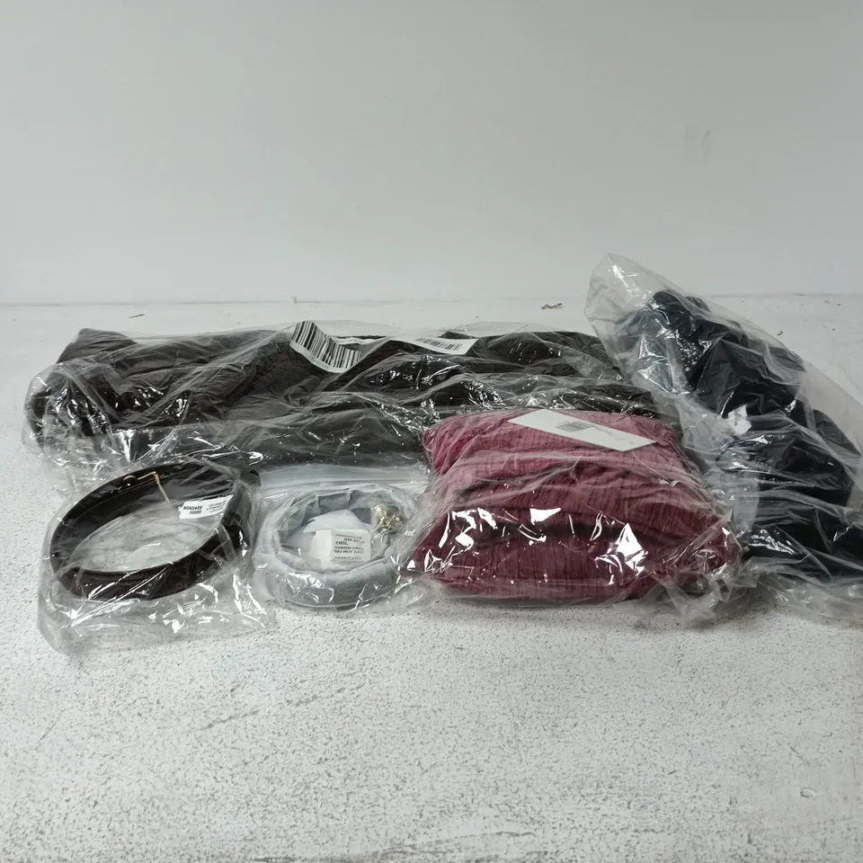 BOX OF APPROXIMATELY 30 ASSORTED CLOTHING ITEMS OF VARIOUS SIZES AND STYLES