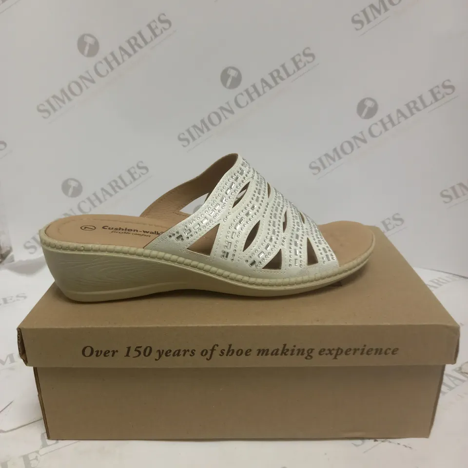 BOXED PAIR OF CUSHION WALK DIAMANTE MULE SHOES IN WHITE - SIZE 7