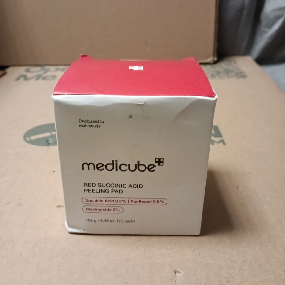 MEDICUBE RED SUCCINIC ACID PEELING PADS – 70 PADS (155 G)