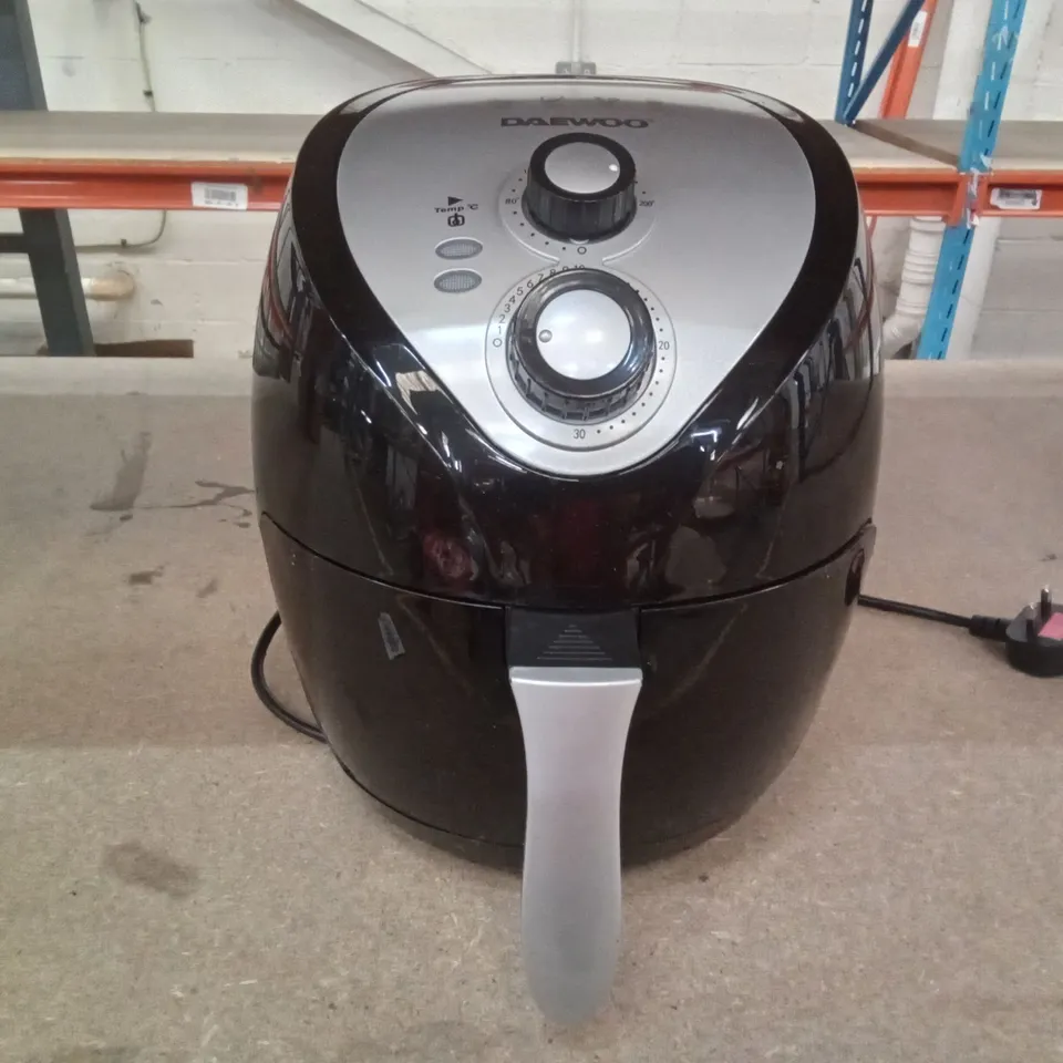 BOXED DAEWOO AIR FRYER