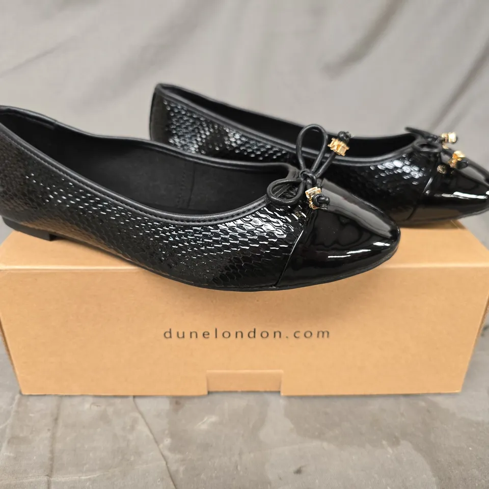 BOXED PAIR OF DUNE SYNTHETIC CHARM TRIM BALLET SHOES IN BLACK SIZE 7