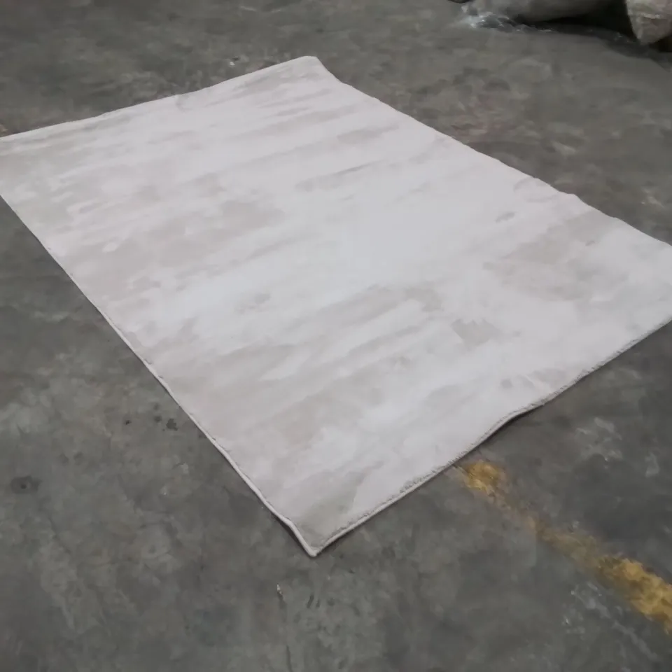 QUALITY DESIGNER AREA RUG - APPROXIMATELY 200X140CM