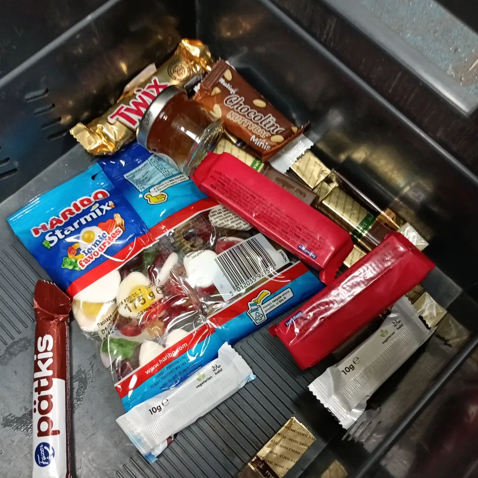 LOT OF APPROXIMATELY 20 ASSORTED FOOD ITEMS TO INCLUDE ARRAN BLACK PUDDING, CURED MEATS AND DIABLO CHOCOLATE