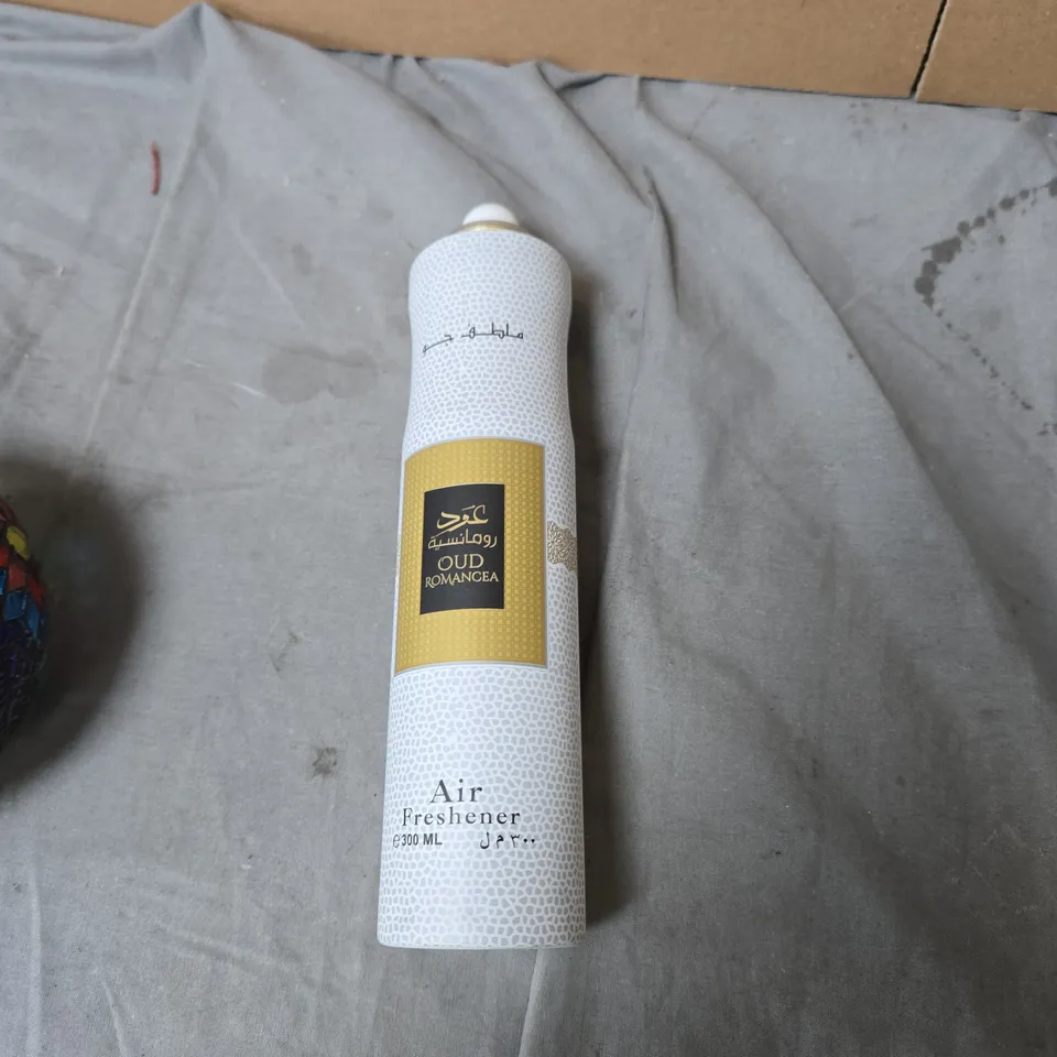 BOX OF ASSORTED HOUSEHOLD ITEMS INCLUDING WHITE OVER-EAR HEADPHONES, OUD ROMANCEA AIR FRESHENER, MOSAIC GLASS , PLUS CLOTHING & TURQUOISE SNEAKERS
